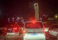 西安高速公路堵车 乘客们下车尬起舞，堵车堵出新乐趣了吗？