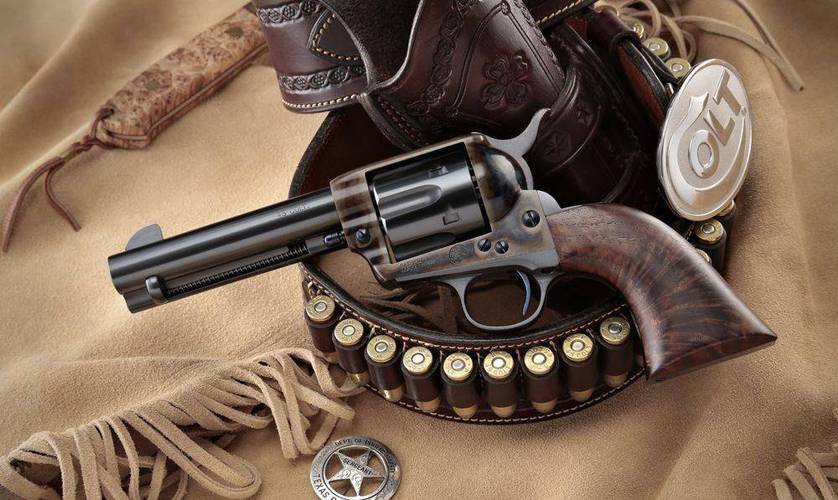 黄金柯尔特手枪评测：奢华与性能的完美结合