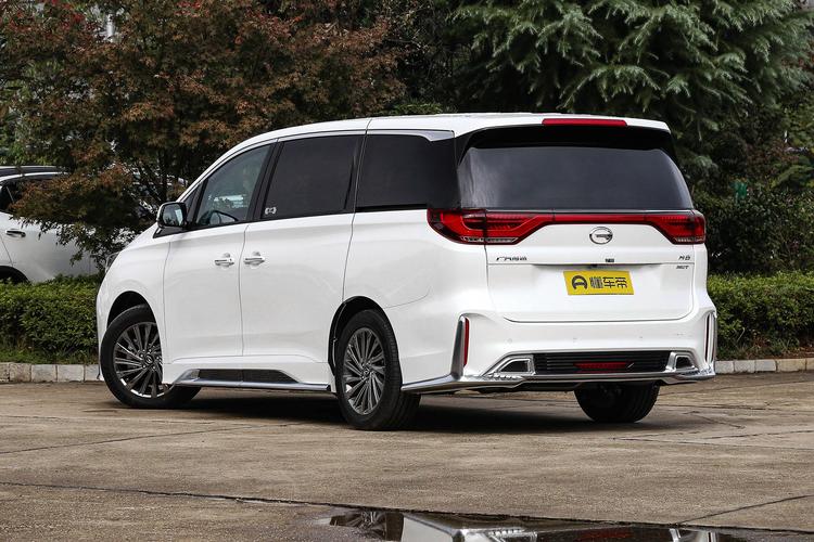 传祺GM8评测：豪华MPV体验与性能全解析