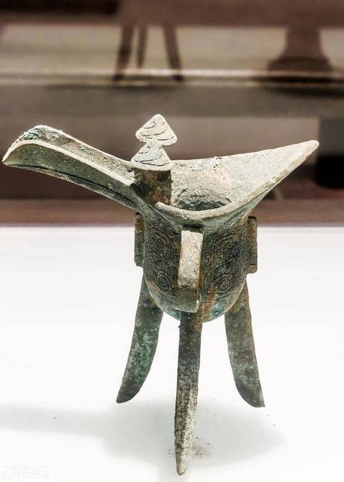 青铜爵的前世今生：探索古代中国的酒文化