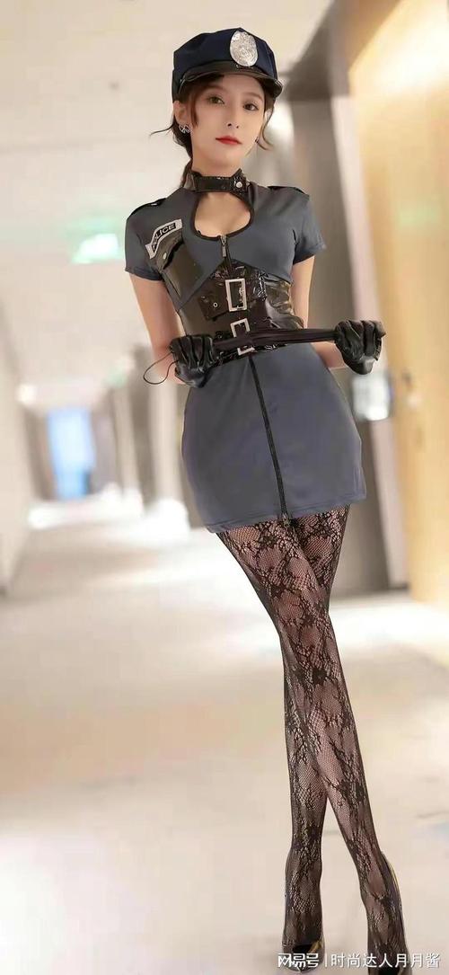 亚洲熟伦熟专区：诱人熟女美女写真，展现完美身材