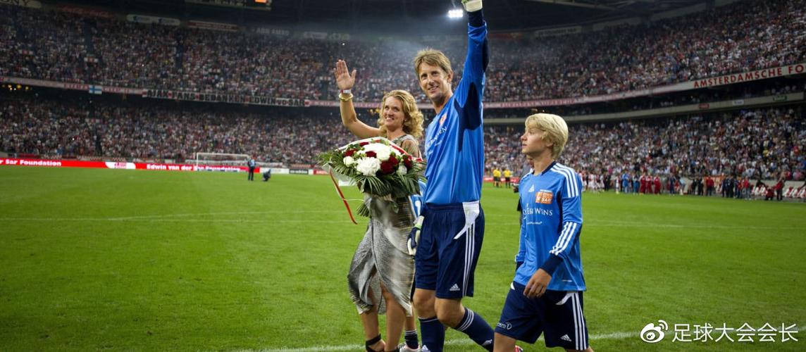 蒙德拉贡：揭秘世界杯历史上最年长门将的辉煌与低谷