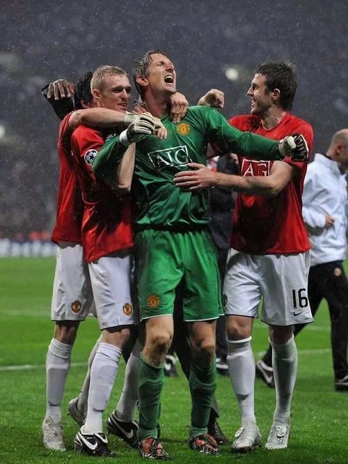 蒙德拉贡：揭秘世界杯历史上最年长门将的辉煌与低谷