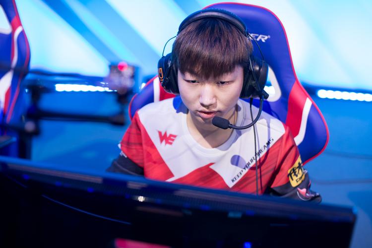 英雄联盟WE战队夺冠是哪一年？老玩家都记得的辉煌时刻！