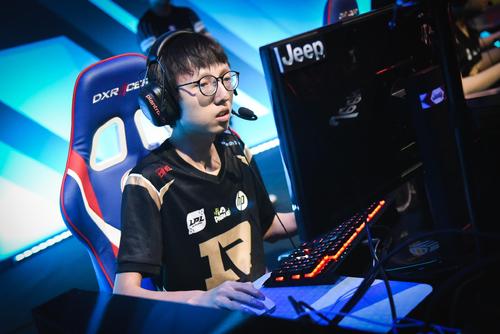 英雄联盟WE战队夺冠是哪一年？老玩家都记得的辉煌时刻！