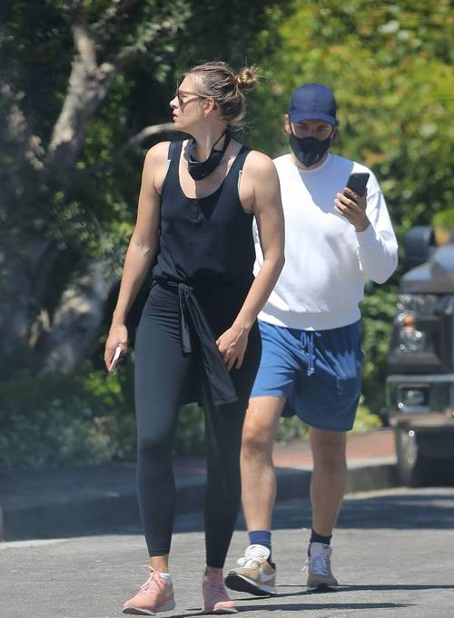 网坛女神莎拉波娃晒温馨合照，喜迎宝宝诞生