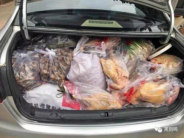 网友晒返程后备箱：国庆假期最后一天的“温馨大塞车”