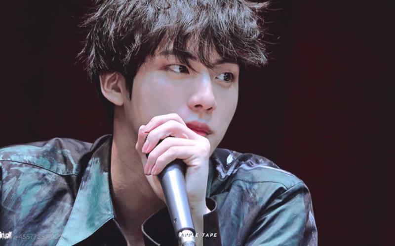 网上热议的面具男是谁，真实身份让人万万没想到！