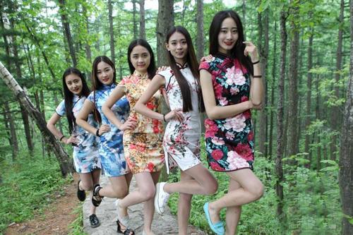 五个人火了照片50p太劲爆！网友直呼受不了！